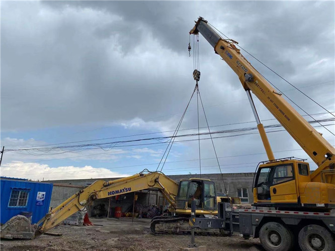 云梦县25吨吊车的工作半径是多少？