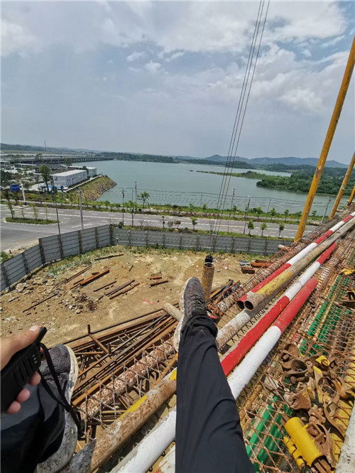 云梦县作业中发生设备损坏或人员意外，责任怎么划分？