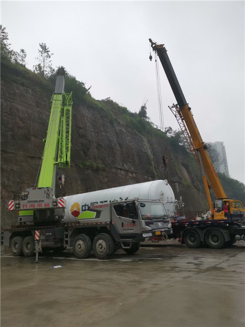 云梦县“不怕风雨冻”—— 吊车的 “恶劣环境适应” 技术